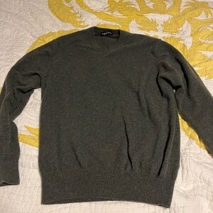 Bullock & Jones Men's Charcoal V-Neck Sweater